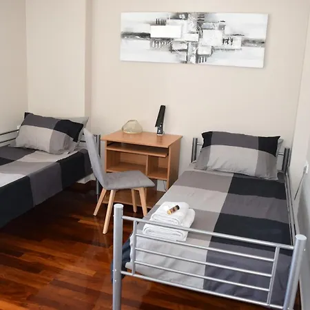 Modern Close To Sea And Town Centre Apartment